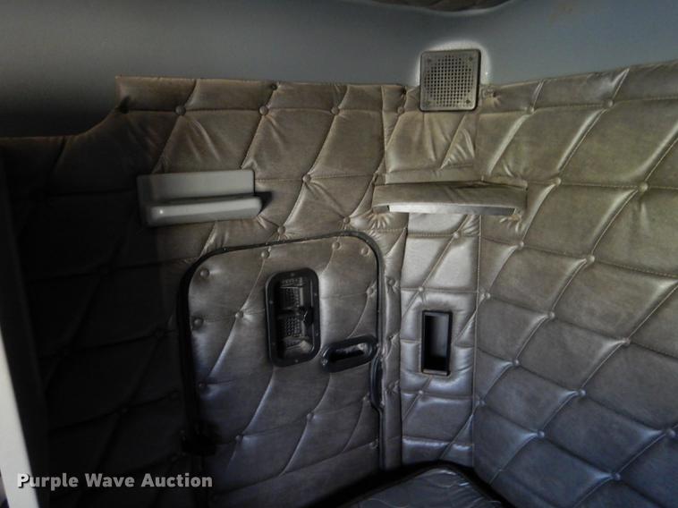 image for item DG5787 2007 Freightliner Classic XL semi truck