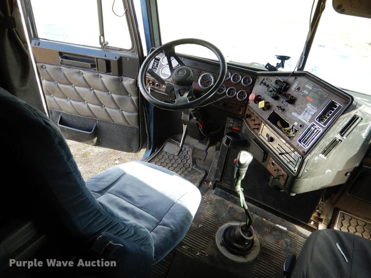 image for item DG5787 2007 Freightliner Classic XL semi truck