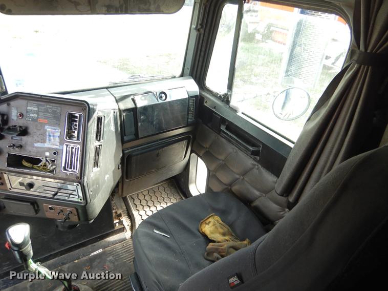 image for item DG5787 2007 Freightliner Classic XL semi truck