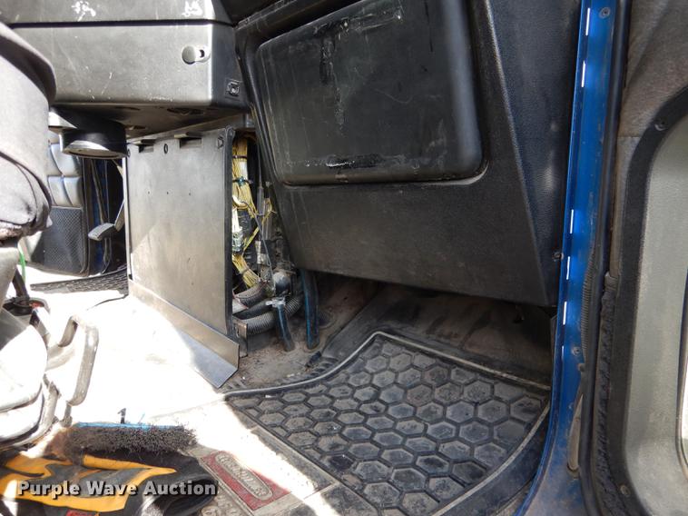 image for item DG5787 2007 Freightliner Classic XL semi truck