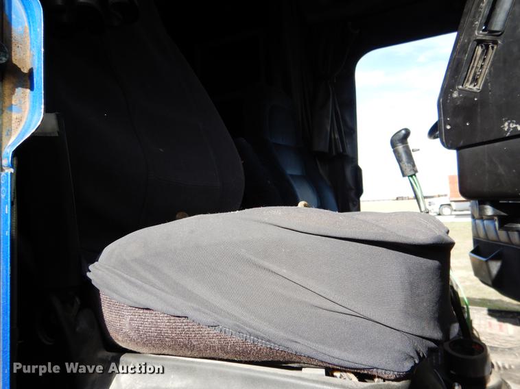 image for item DG5787 2007 Freightliner Classic XL semi truck