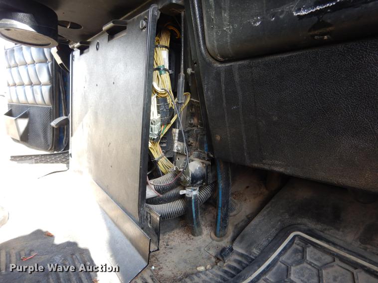 image for item DG5787 2007 Freightliner Classic XL semi truck