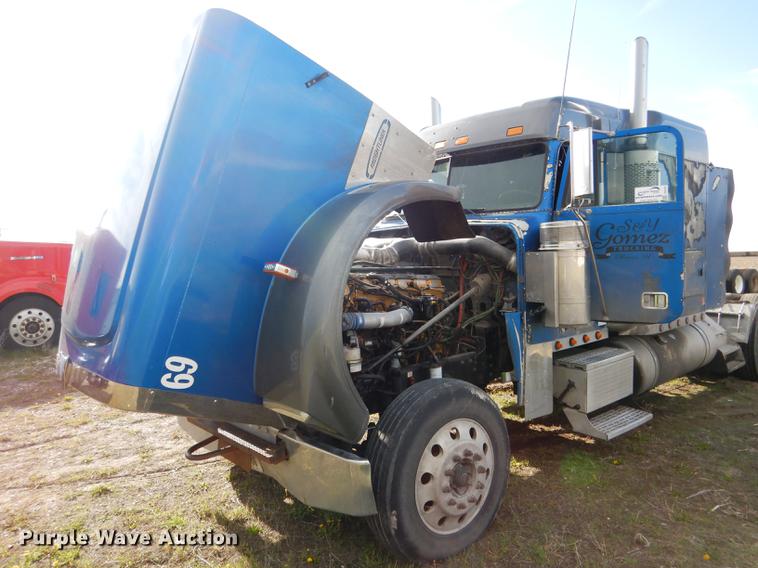 image for item DG5787 2007 Freightliner Classic XL semi truck