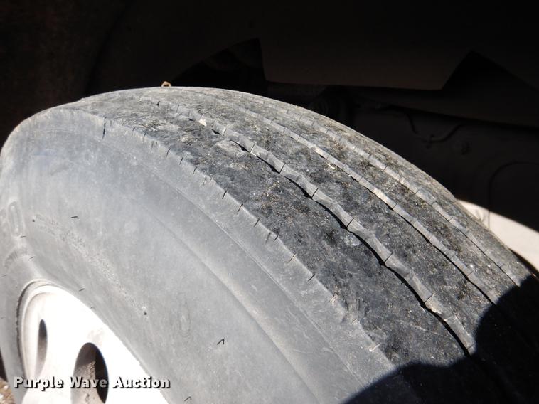 image for item DG5787 2007 Freightliner Classic XL semi truck