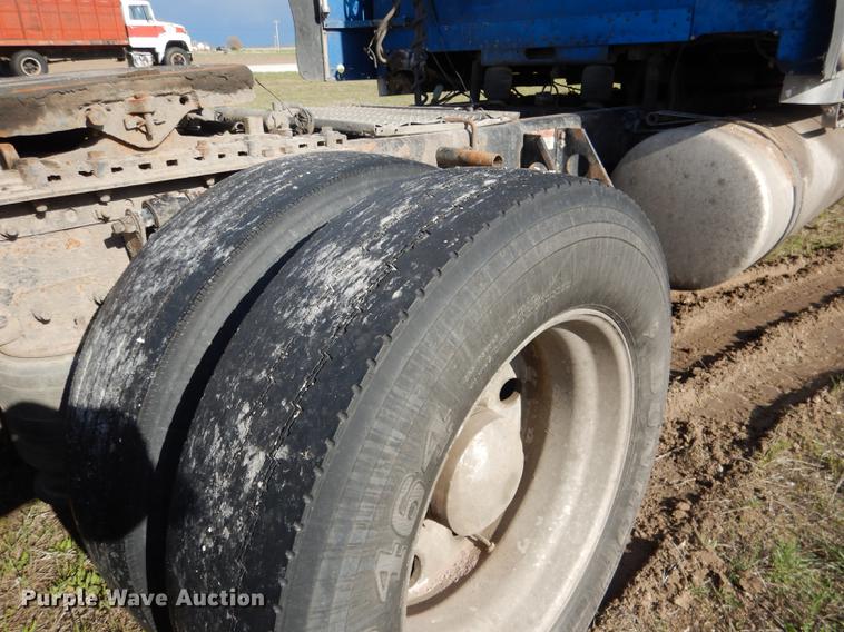 image for item DG5787 2007 Freightliner Classic XL semi truck