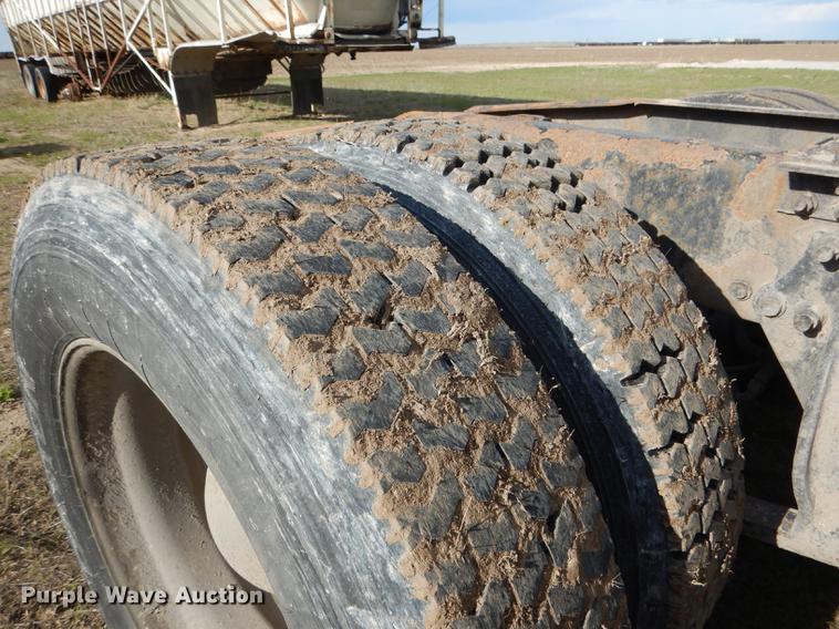 image for item DG5787 2007 Freightliner Classic XL semi truck