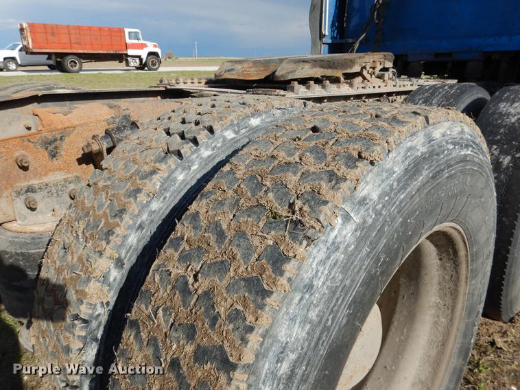 image for item DG5787 2007 Freightliner Classic XL semi truck