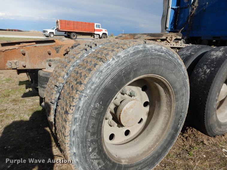 image for item DG5787 2007 Freightliner Classic XL semi truck