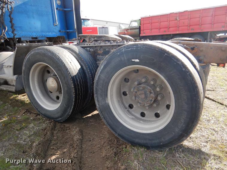 image for item DG5787 2007 Freightliner Classic XL semi truck