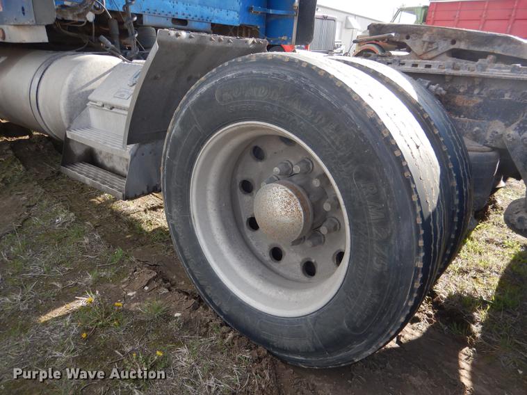 image for item DG5787 2007 Freightliner Classic XL semi truck