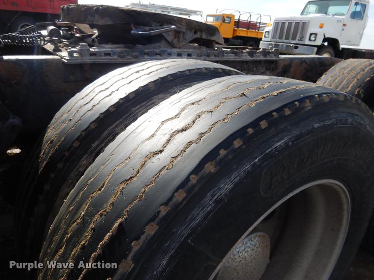 image for item DG5787 2007 Freightliner Classic XL semi truck