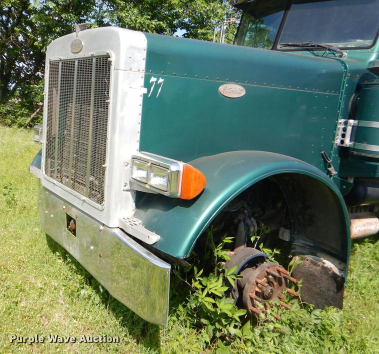 image for item ED9252 Peterbilt 379 Extenda hood