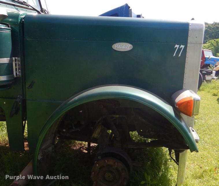 image for item ED9252 Peterbilt 379 Extenda hood
