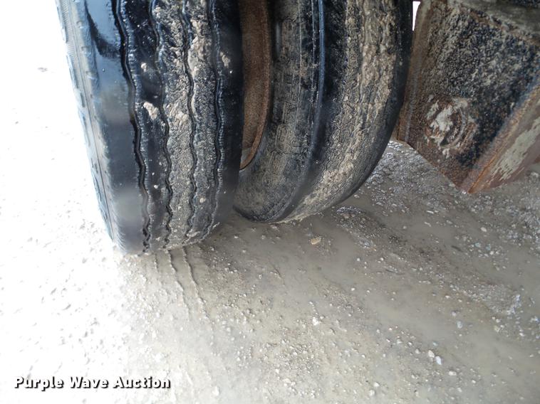 image for item FM9341 2002 Transcraft drop deck trailer