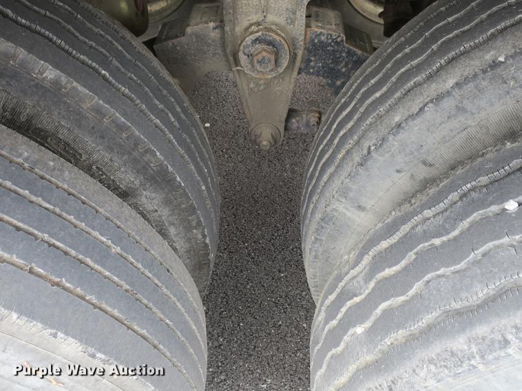 image for item DB8757 2004 Travis walking floor trailer