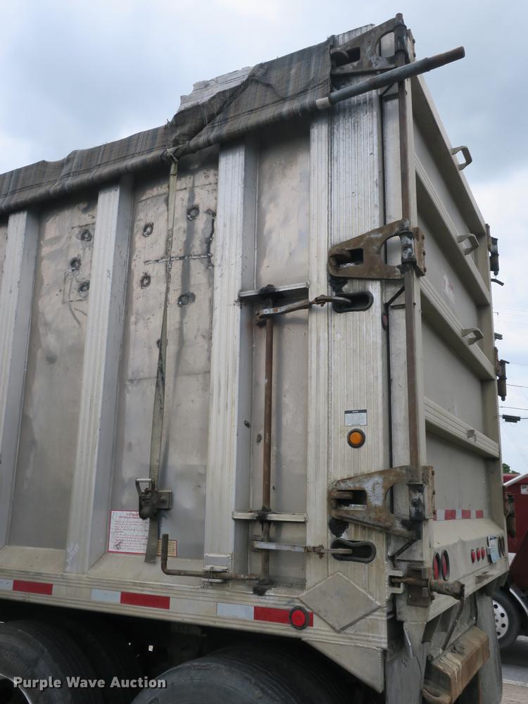 image for item DB8757 2004 Travis walking floor trailer