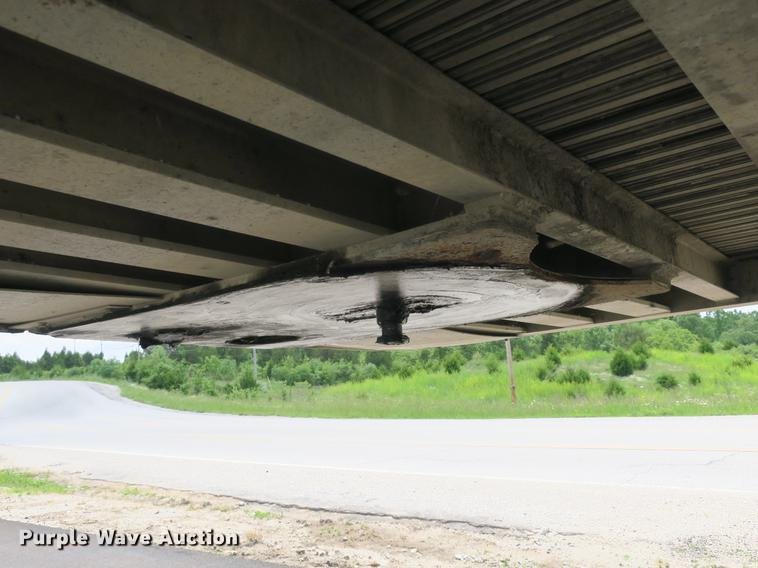 image for item DB8757 2004 Travis walking floor trailer