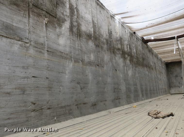 image for item DB8757 2004 Travis walking floor trailer