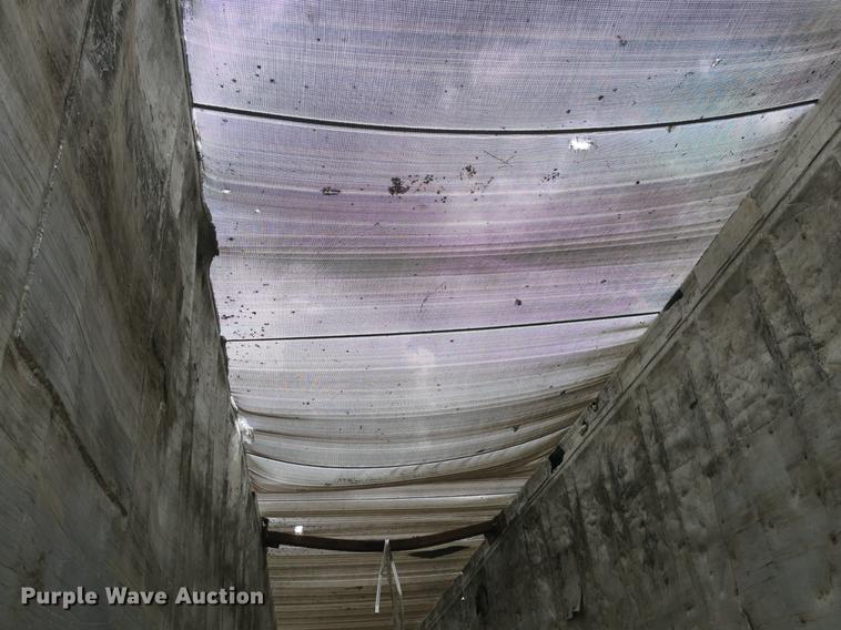 image for item DB8757 2004 Travis walking floor trailer