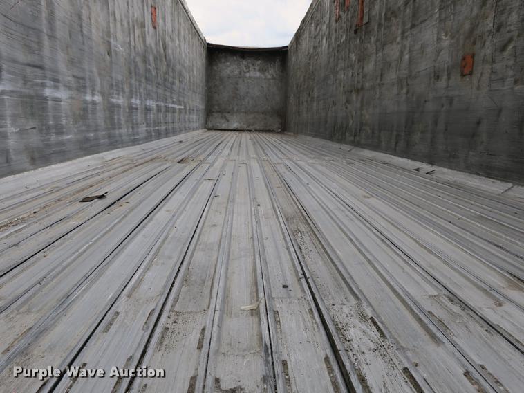 image for item DB8758 2007 Travis walking floor trailer