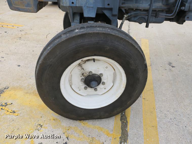 image for item DB8762 1998 New Holland 5610 tractor