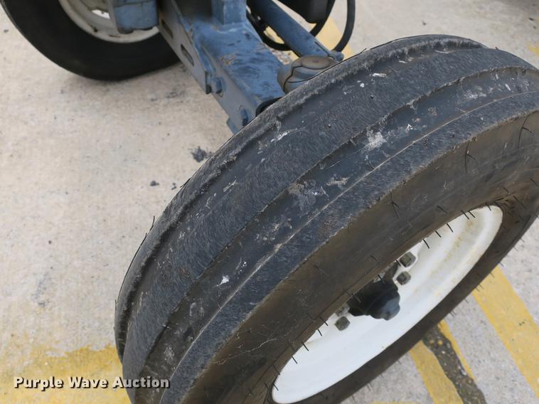 image for item DB8762 1998 New Holland 5610 tractor