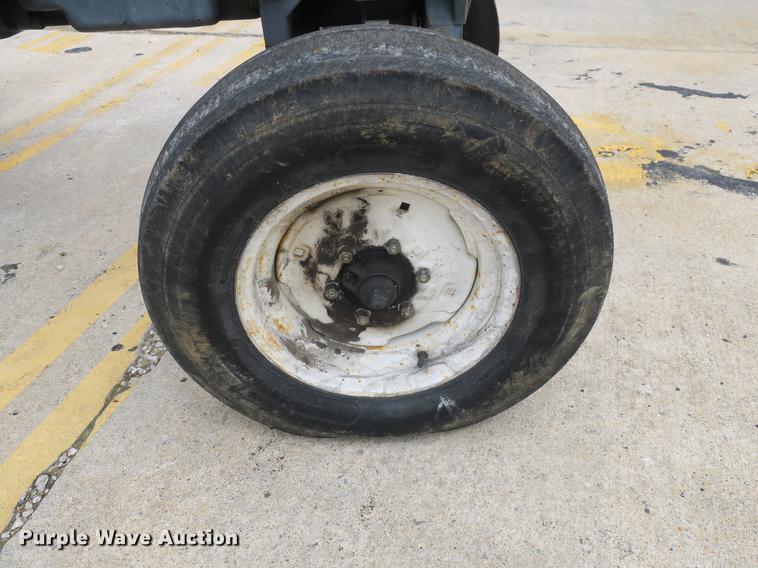 image for item DB8762 1998 New Holland 5610 tractor