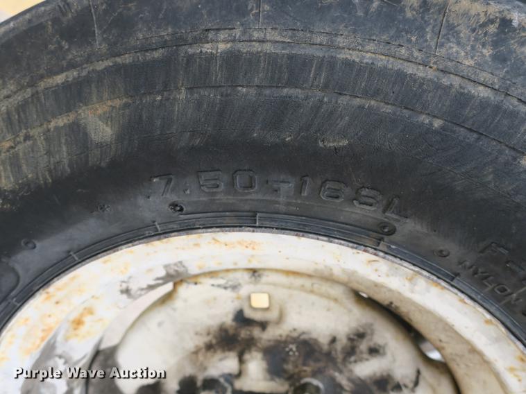 image for item DB8762 1998 New Holland 5610 tractor