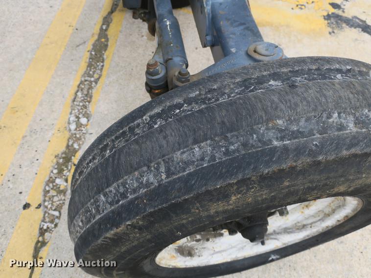 image for item DB8762 1998 New Holland 5610 tractor