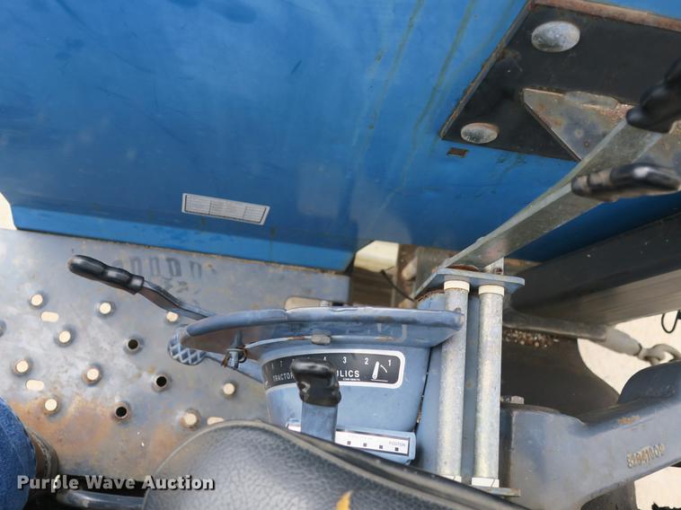 image for item DB8762 1998 New Holland 5610 tractor