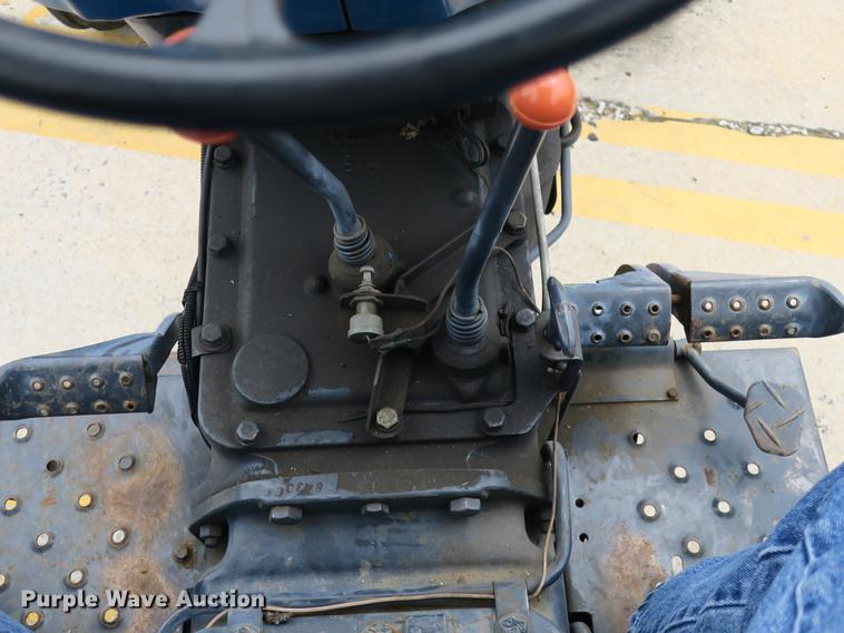 image for item DB8762 1998 New Holland 5610 tractor