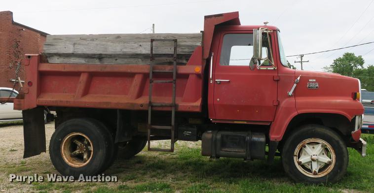 image for item DB8769 1982 Ford 700 dump truck