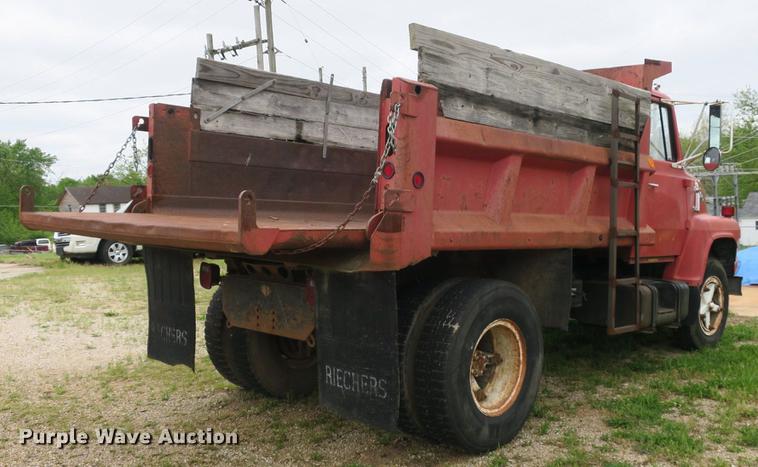 image for item DB8769 1982 Ford 700 dump truck