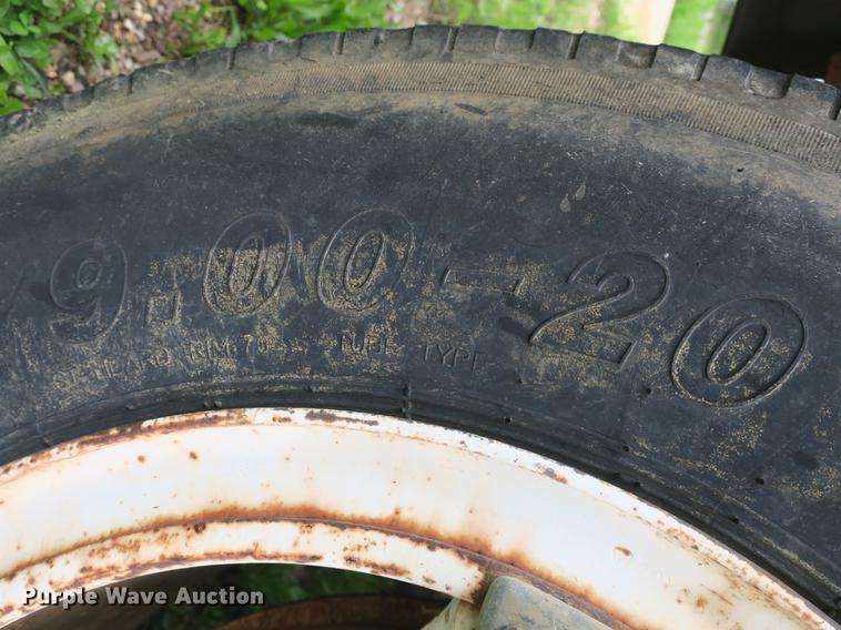 image for item DB8769 1982 Ford 700 dump truck