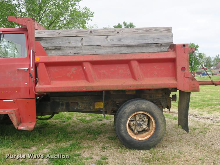 image for item DB8769 1982 Ford 700 dump truck