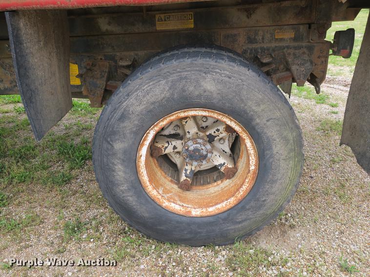 image for item DB8769 1982 Ford 700 dump truck