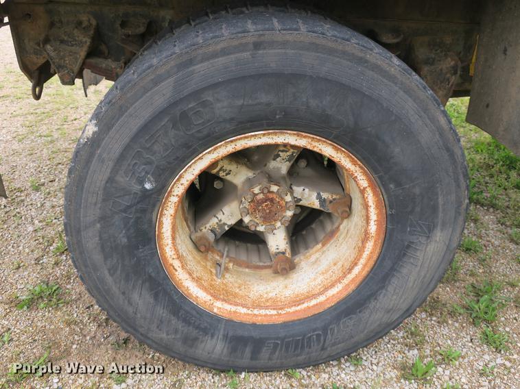 image for item DB8769 1982 Ford 700 dump truck