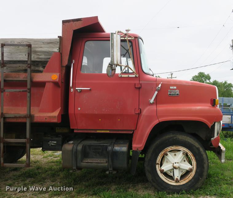 image for item DB8769 1982 Ford 700 dump truck