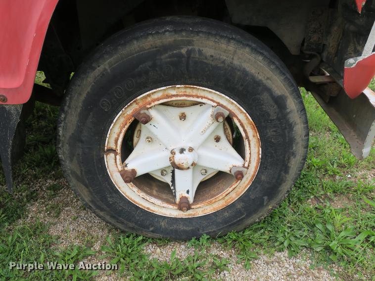 image for item DB8769 1982 Ford 700 dump truck