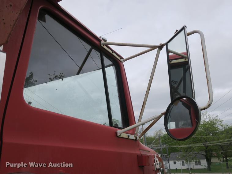 image for item DB8769 1982 Ford 700 dump truck