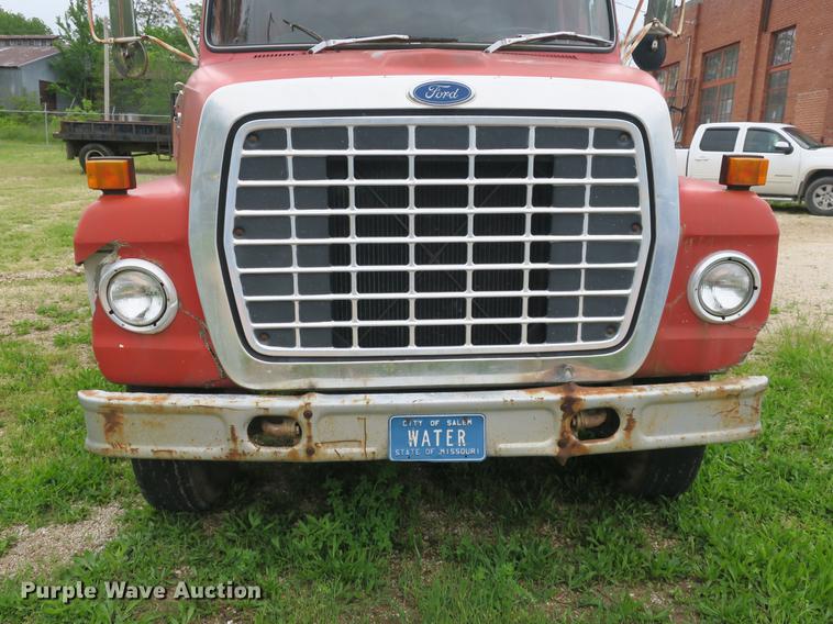 image for item DB8769 1982 Ford 700 dump truck