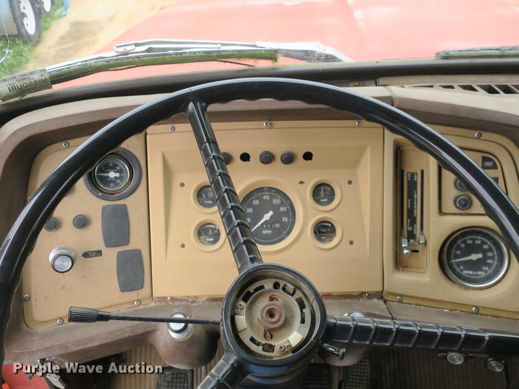 image for item DB8769 1982 Ford 700 dump truck