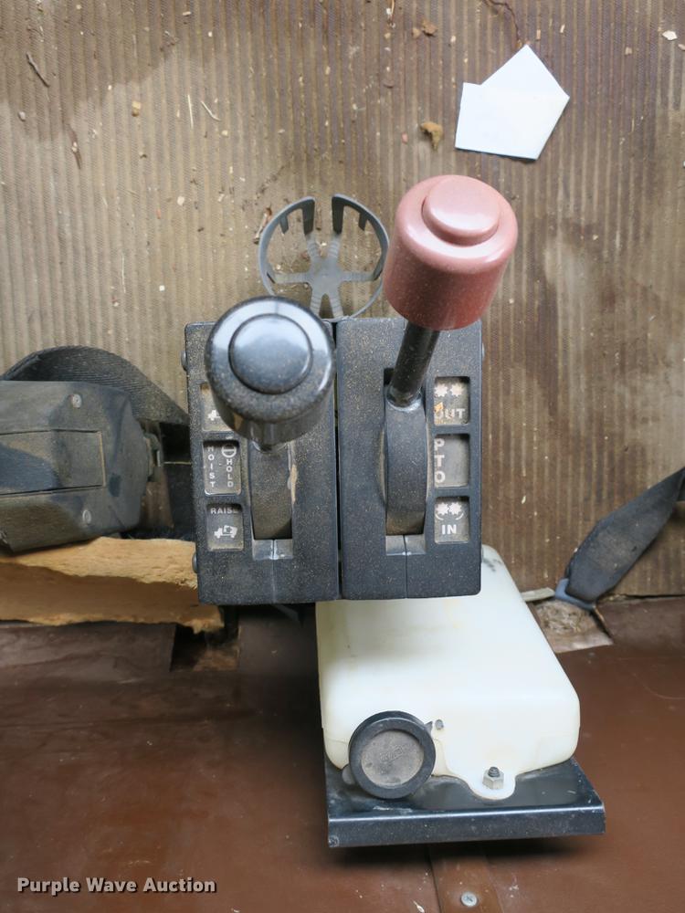 image for item DB8769 1982 Ford 700 dump truck