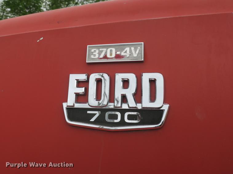 image for item DB8769 1982 Ford 700 dump truck