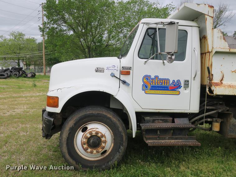 image for item DB8771 1998 International 4700 dump truck