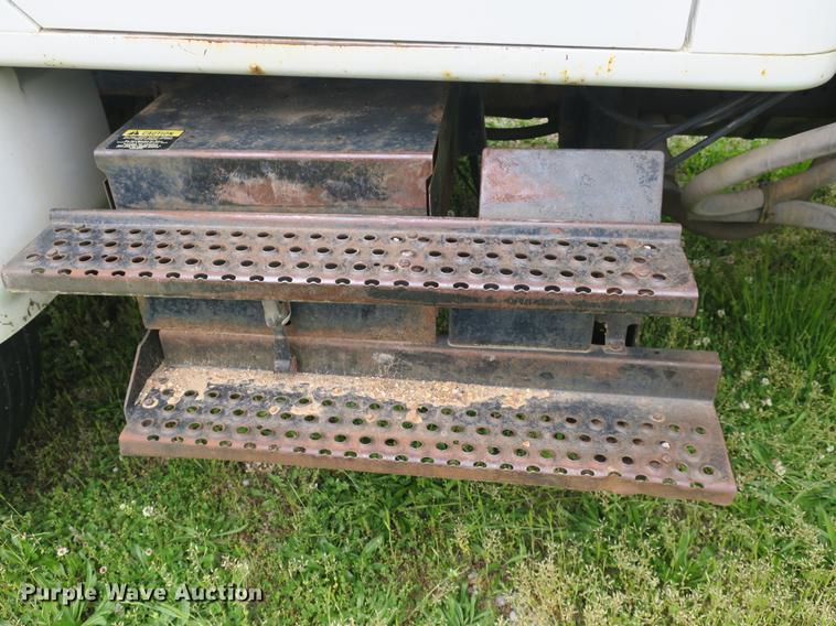 image for item DB8771 1998 International 4700 dump truck