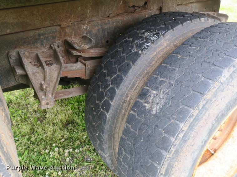 image for item DB8771 1998 International 4700 dump truck