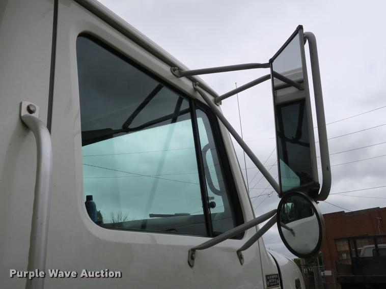 image for item DB8771 1998 International 4700 dump truck