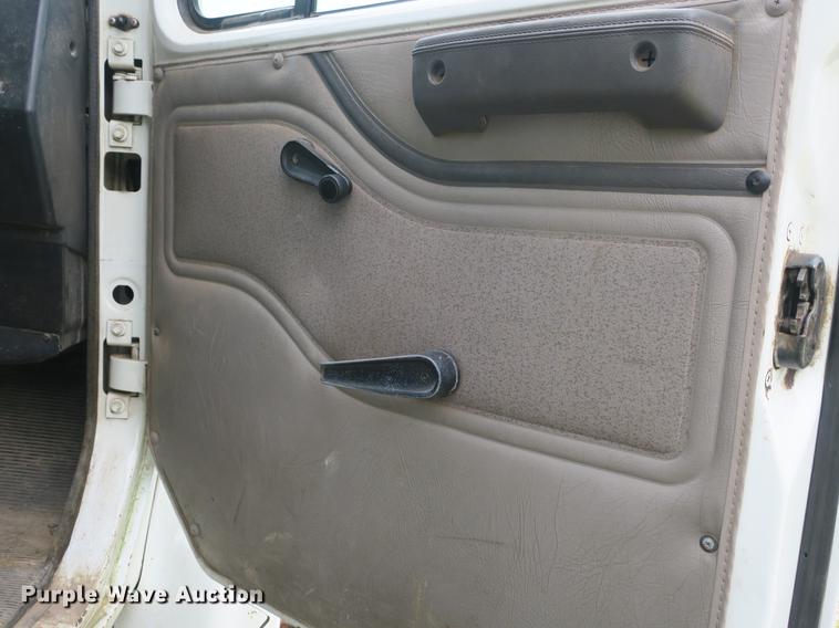 image for item DB8771 1998 International 4700 dump truck