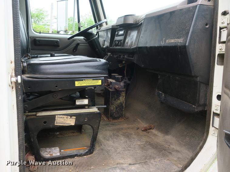 image for item DB8771 1998 International 4700 dump truck